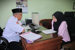Kabag Umum UIN Antasari Masri, S.Ag., M.Pd. saat melakukan wawancara (Foto:Humas/Jamal Ripani)