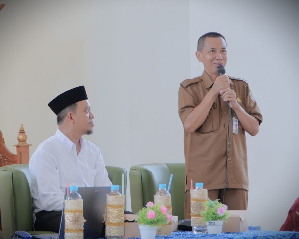 Kepala SLB A Negeri 3 Martapura H. Fauzul Adhim, M.Pd. saat memberikan sambutan (Foto:Humas/Rudy Hermawan)