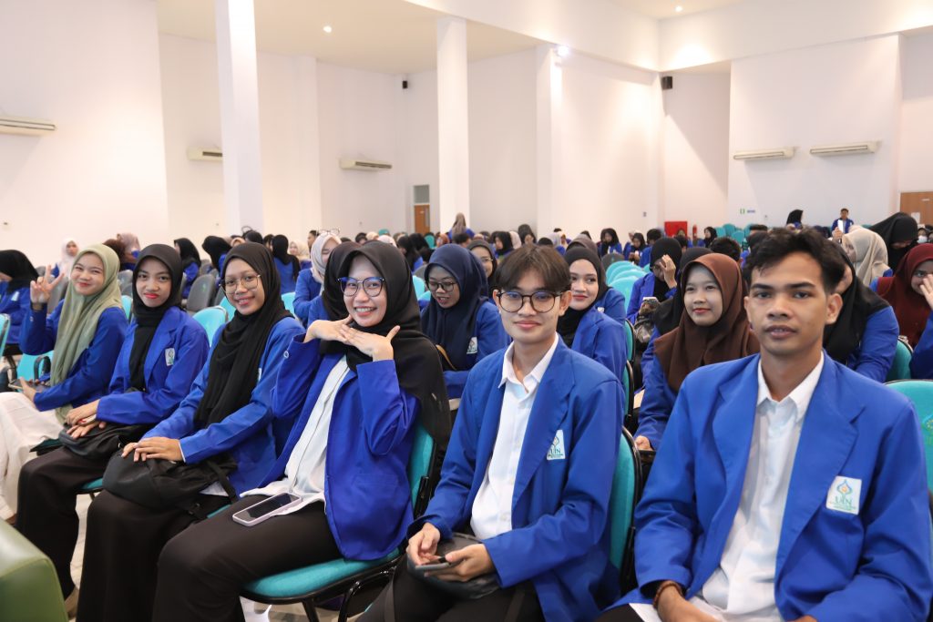 Para mahasiswa saat ceria mengikuti pembekalan (Foto:Humas/Haitami)