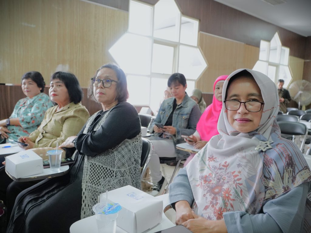Para peserta saat mengikuti bedah buku (Foto:Humas/Haitami)