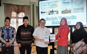 Peluncuran Buku Enskilopedi Ulama Banjar Bahasa Arab dan Inggris (Foto:Humas/Jamal Ripani)
