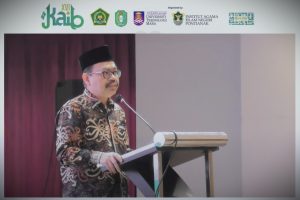 Rektor UIN Antasari Prof. Dr. H. Mujiburrahman, M.A. saat menjadi pembicara di KAIB XVI.