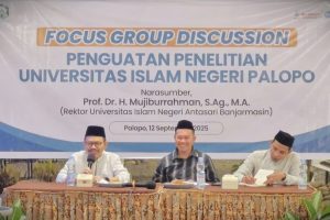 Rektor UIN Antasari (kiri), saat mengisi FGD di UIN Palopo (Foto:Istimewa)
