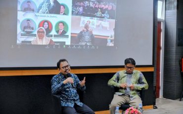 Rektor UIN Antasari saat menjadi pembicara di ULM (Foto:Humas/Jamal Ripani)
