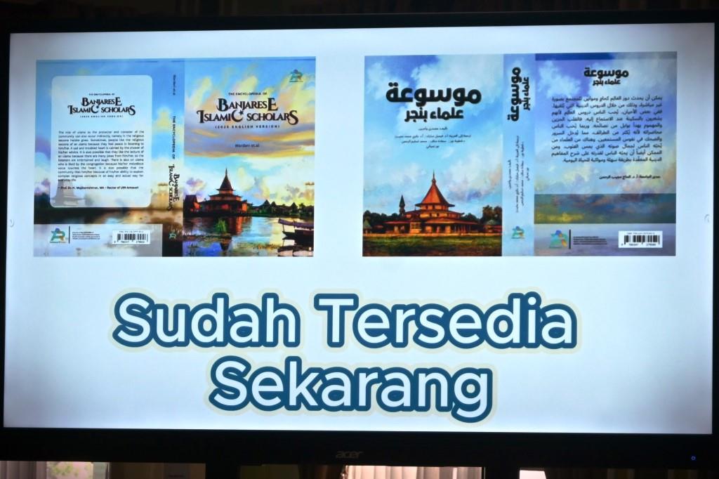 Tampilan buku Ensiklopedi Ulama Banjar Bahasa Arab dan Inggris.