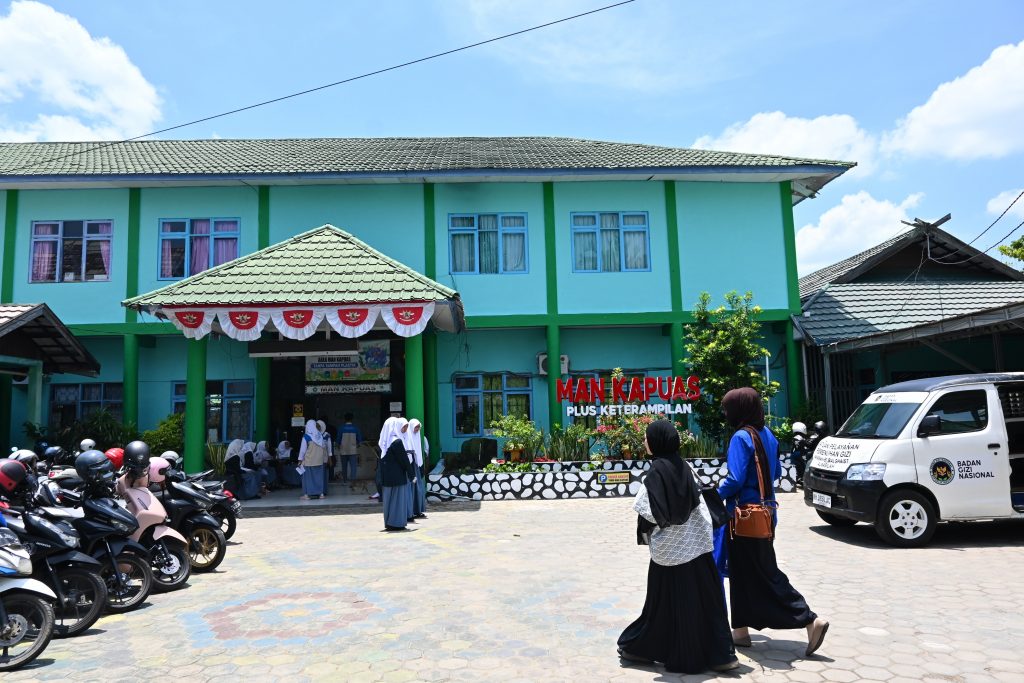 Tim Promosi PMB UIN Antasari saat mengunjungi MAN Kapuas (Foto:Humas)