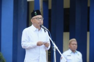 Wakil Rektor UIN Antasari Bidang Kemahasiswaan dan Kerja Sama Dr. Irfan Noor, M.Hum. saat menjadi pembina Apel Senin, 29 September 2025 (Foto:Humas/Baiti Rahmi)