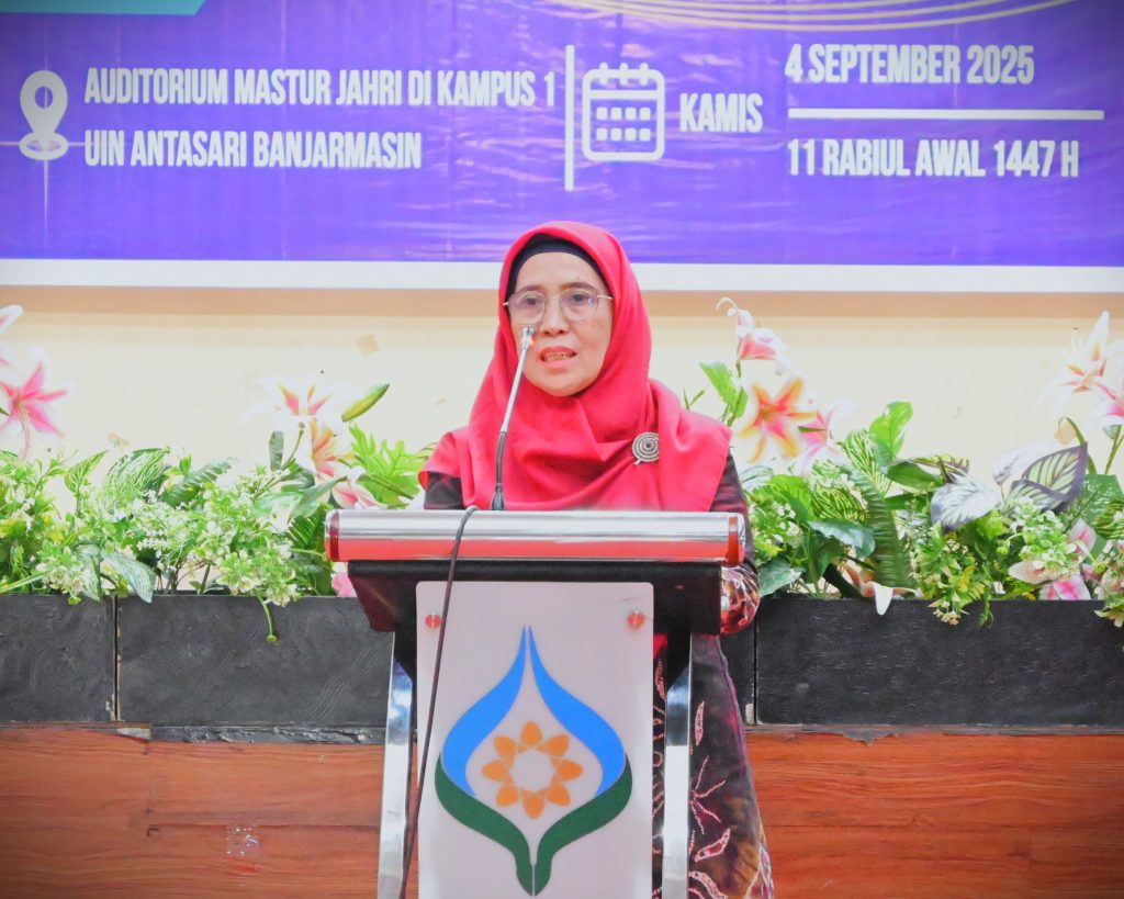 Wakil Rektor UIN Antasari Prof. Dr. Hj. Nida Mufidah, M.Pd. saat memberikan sambutan (Foto:Humas/Rudy Hermawan)