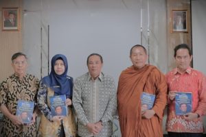 untuk thumbnail berita bedah buku pak Ilham (Foto Humas Haitami)
