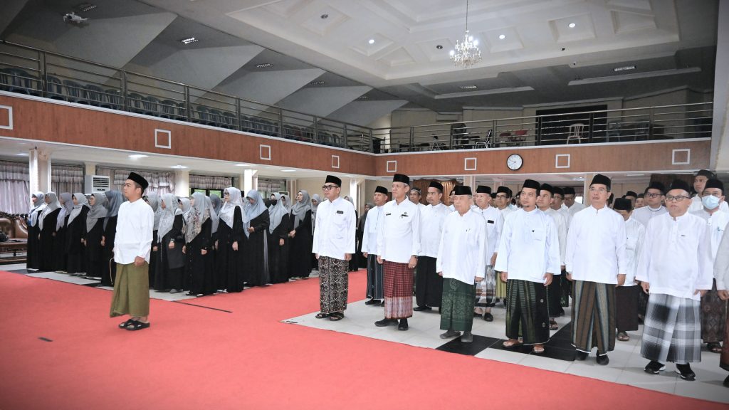 Abdi Rif'an Husna, S.T. saat menjadi pemimpin apel (Foto:Humas/Jamal Ripani)