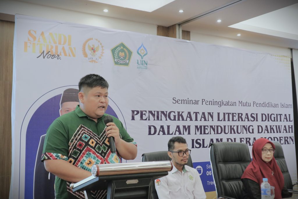 Anggota Komisi VIII DPR RI H. Sandi Fitrian Noor, S.T., M.M. saat membuka acara (Foto:Humas)