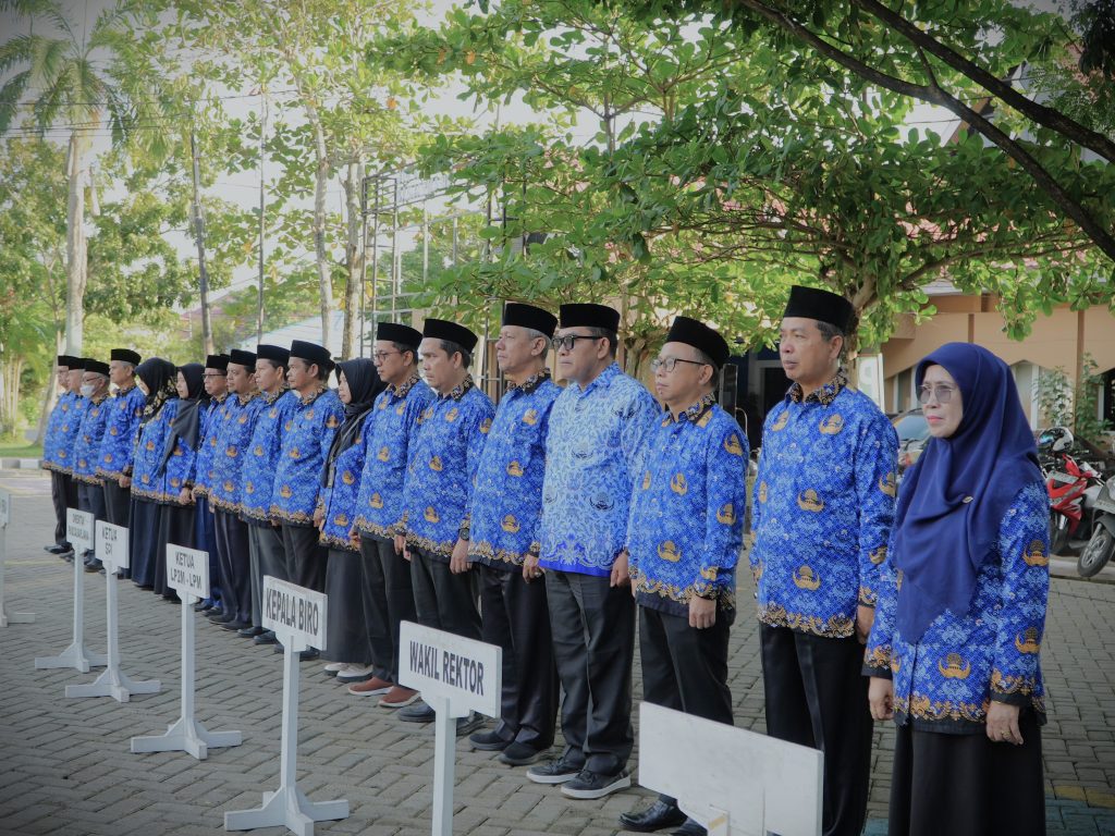 Barisan pimpinan dan guru besar UIN Antasari (Foto:Humas/Rudy Hermawan)