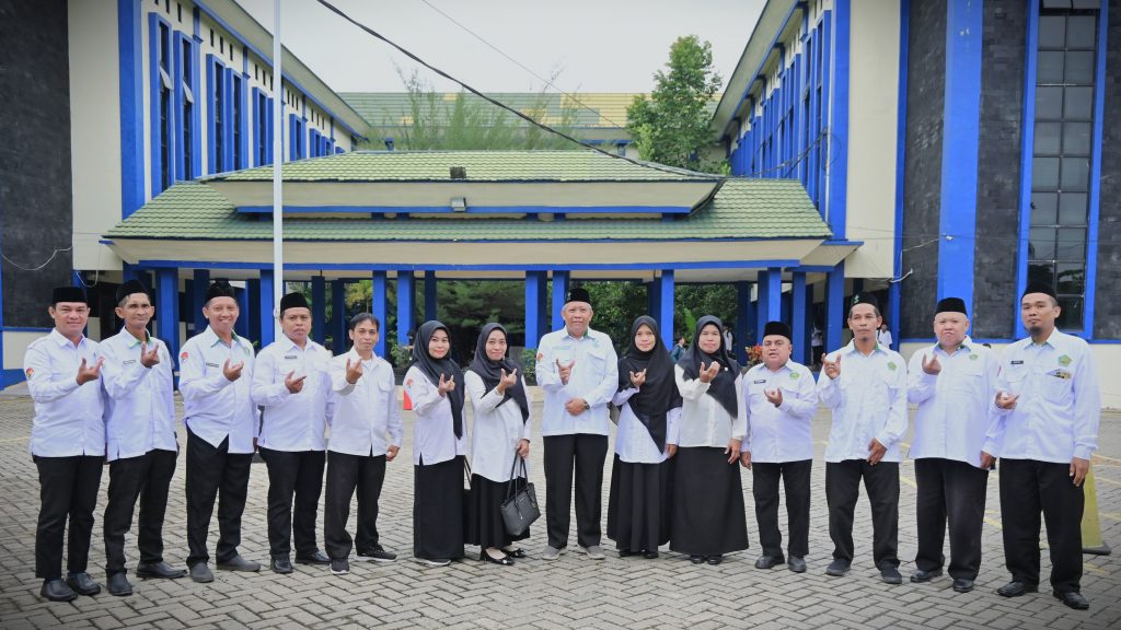 Foto bersama PPPK baru dengan Kabag Umum (Foto:Humas/Jamal Ripani)