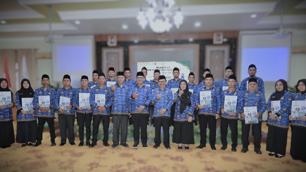 Foto bersama dengan para PPPK baru (Foto:Humas/.Jamal Ripani)