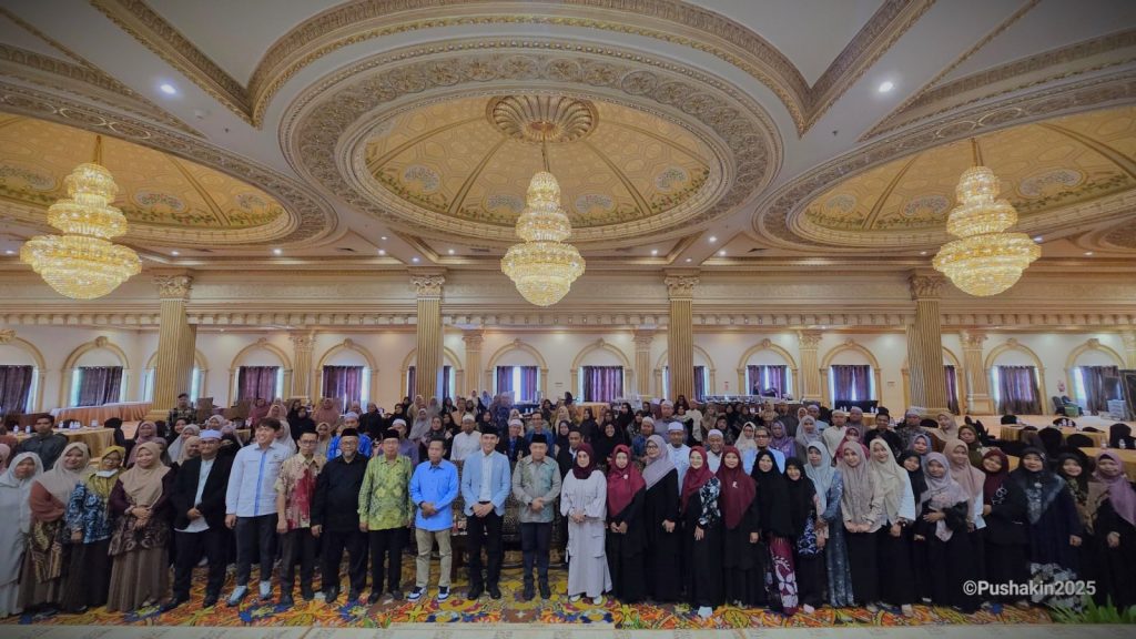 Foto bersama dengan para peserta (Foto:Humas/Noor Hasanah)