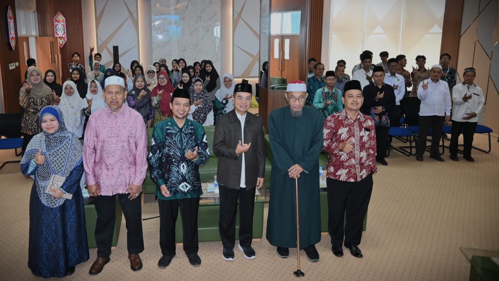 Foto bersama dengan para peserta (Foto:Humas)