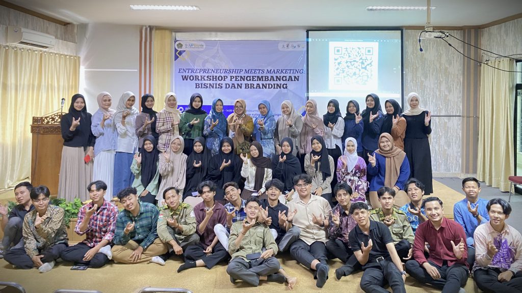 Foto bersama usai acara.