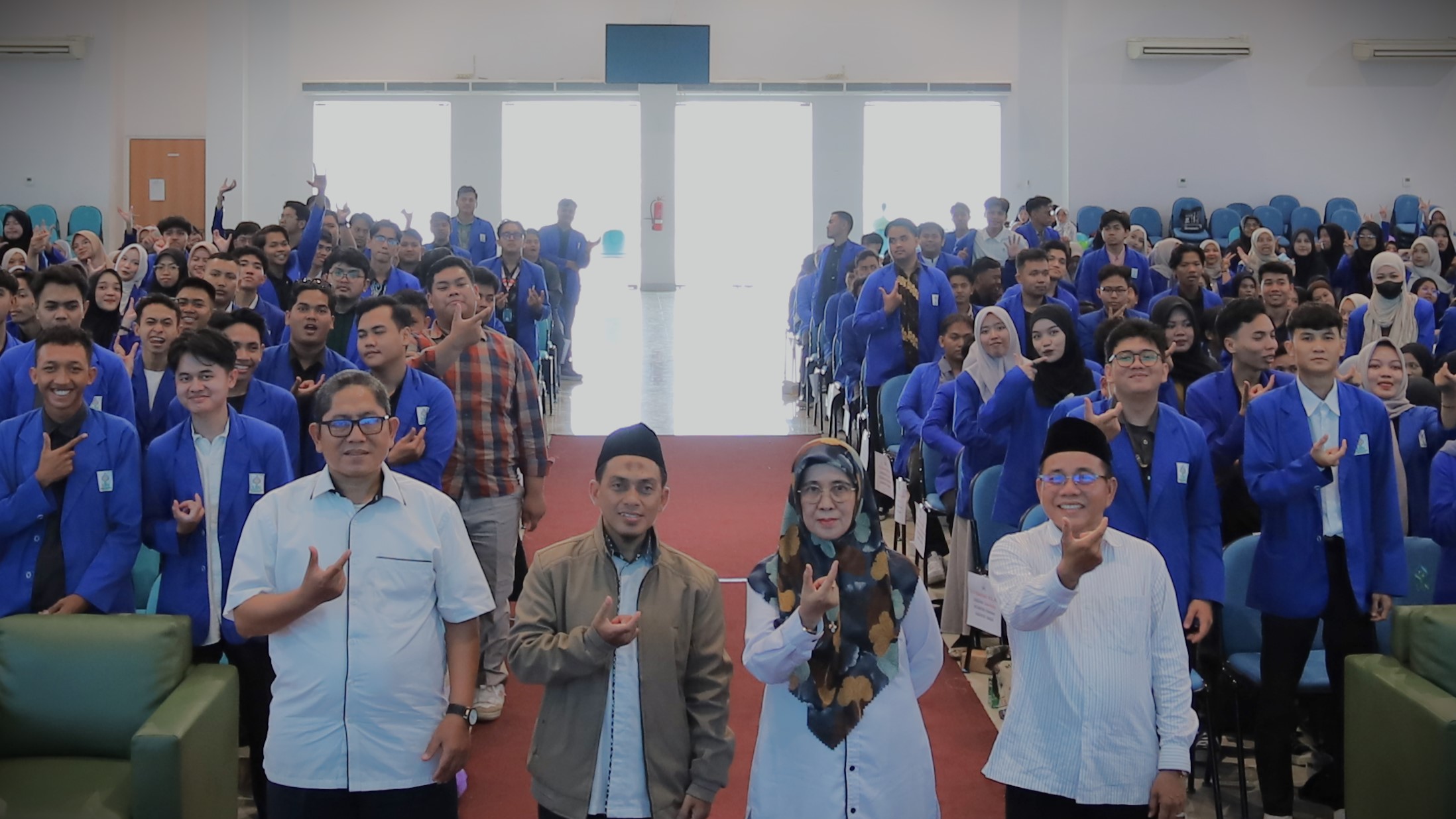 Foto bersama usai pembukaan sesi 2 (Foto:Humas/Haitami)