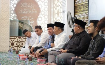 Sambutan dan pembukaan seminar oleh H. Sudian Noor, S.A.P. (Sumber:Alf/Adl)