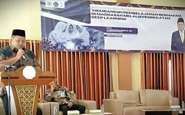 H. Sandi Fitrian Noor, S.T., M.M. saat membuka acara.
