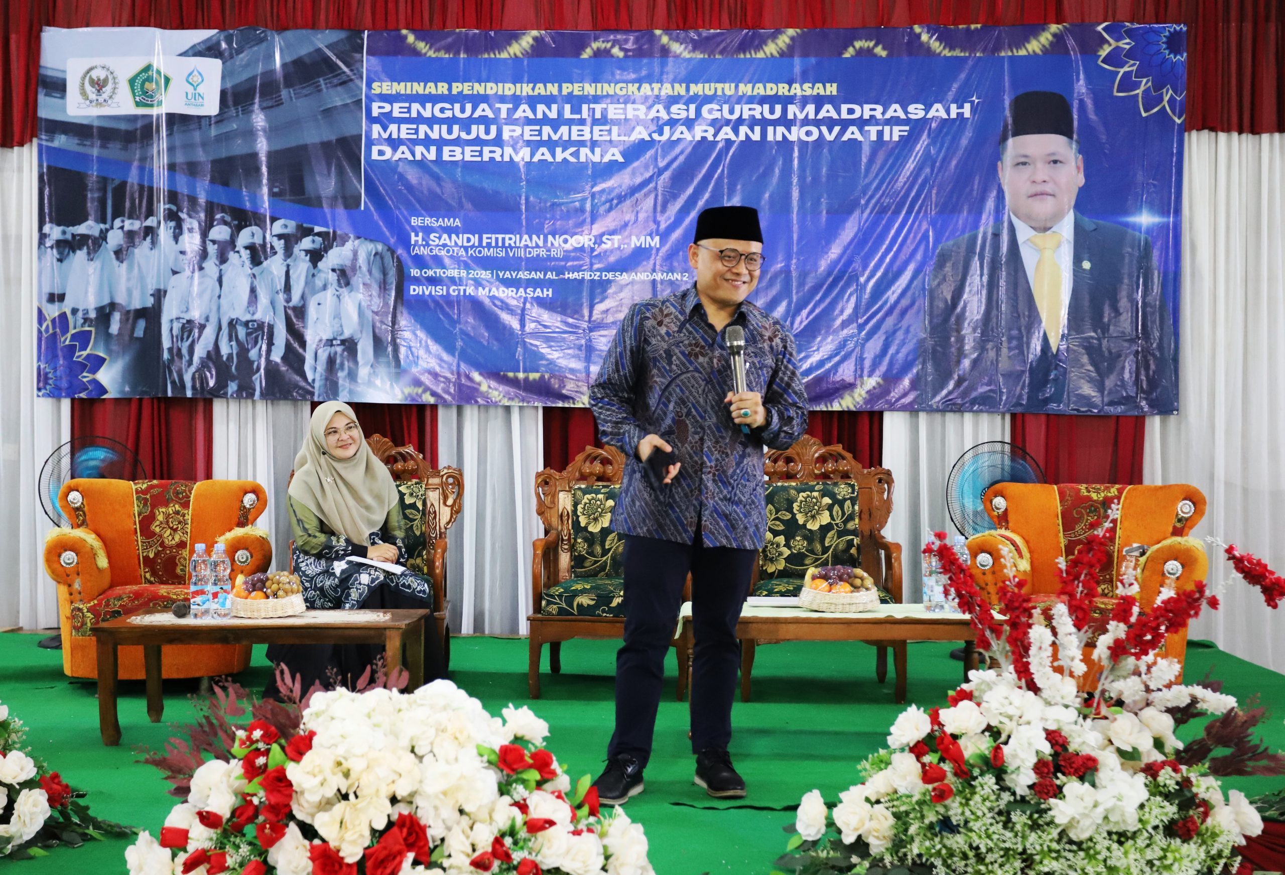 Imam Bukhari memaparkan pentingnya penguatan literasi bagi guru. (Foto:Humas)