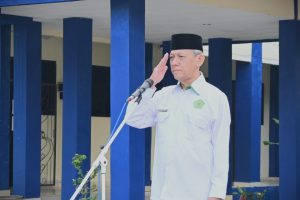 Karo AAKK UIN Antasari Dr. H. Ridwansyah, M.Si. saat menjadi pembina apel, 6 Oktober 2025 (Foto:Humas/Jamal Ripani)