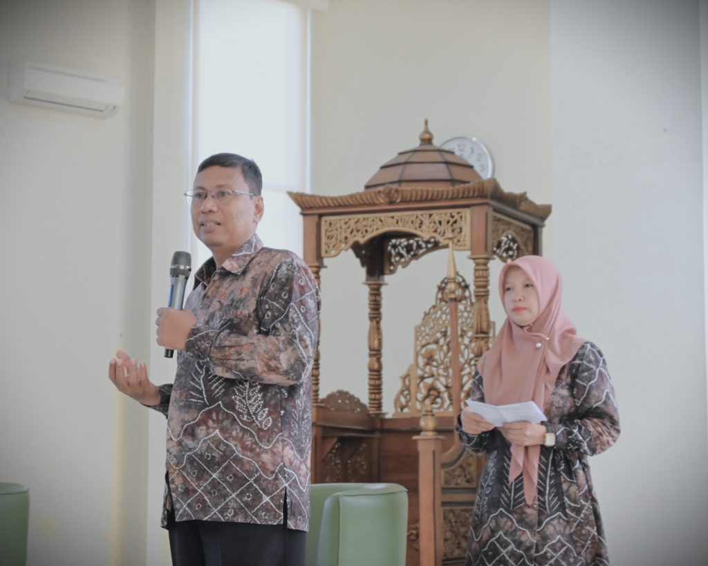 Kepala UPT Perpustakaan UIN Antasari Dr. Saifuddin, M.Ag. saat membuka acara (Foto:Humas/Jamal Ripani)