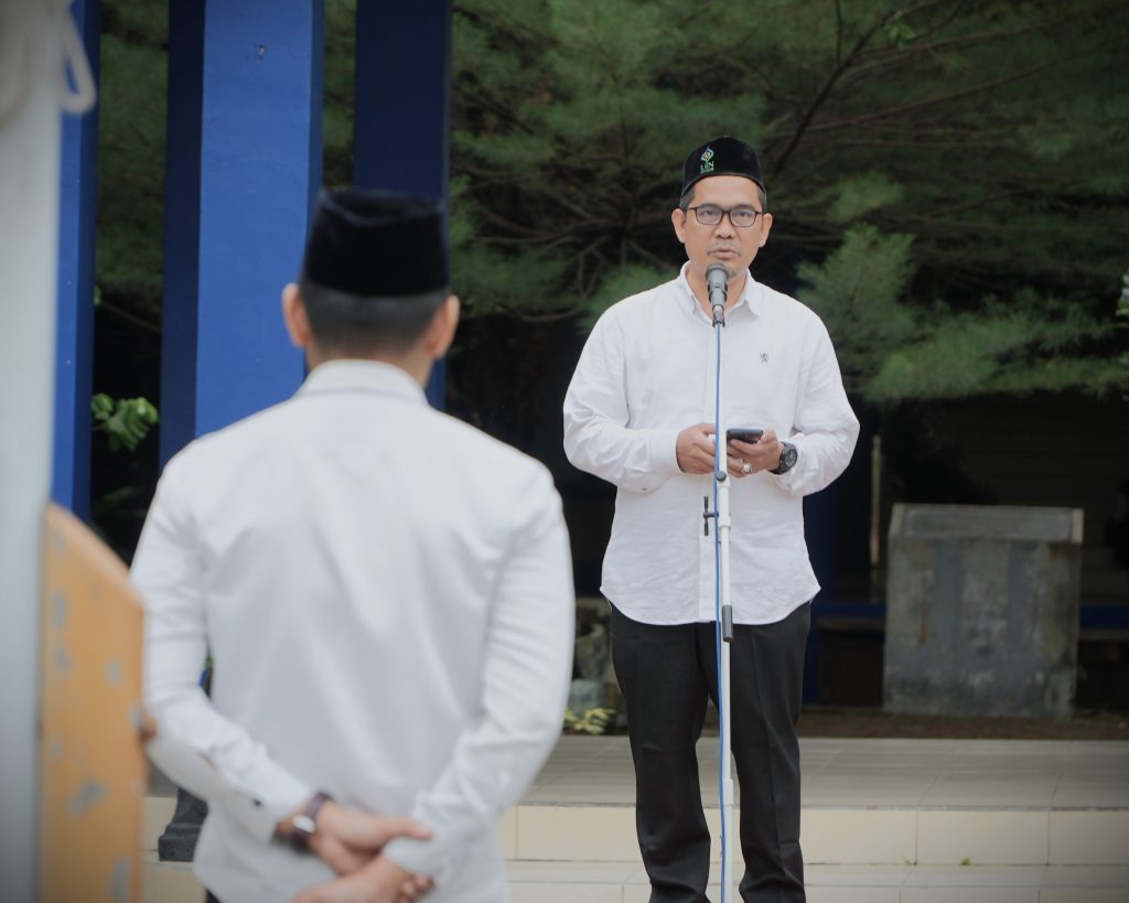 Ketua LP2M saat menjadi pembina apel (Foto:Humas/Haitami)