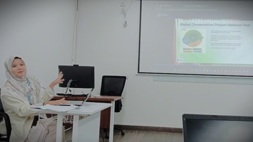 Khalilah Nur Azmy M.A. saat berpartisipasi di AICIS 2025 (Foto:Istimewa)