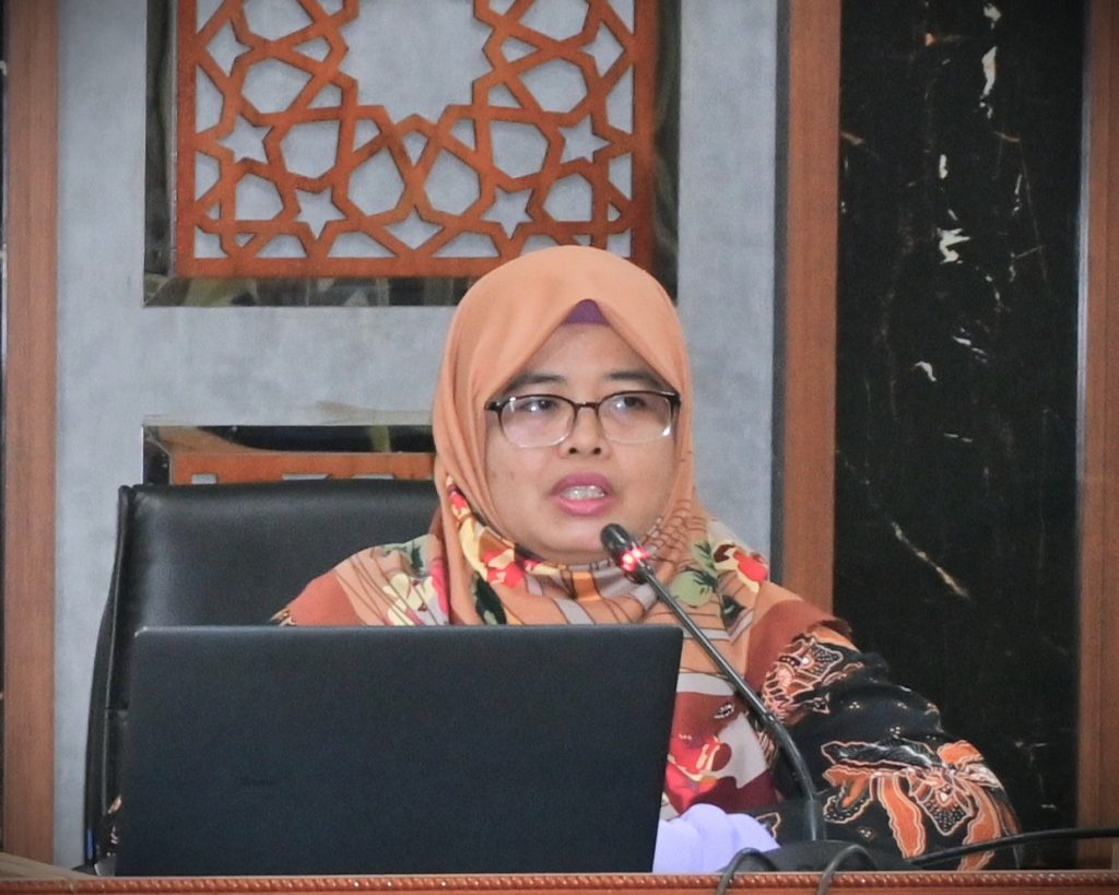 Mufidatun Nisa, S.Th.I., M.Fil.I. saat menjelaskan hak dan kewajiban PPPK (Foto:Humas/Jamal Ripani)