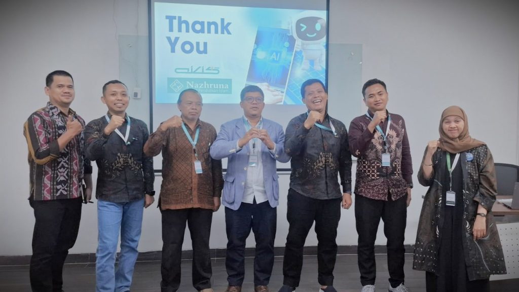 Musyarrafah Sulaiman Kurdi, M.Pd.I. (kanan) usai memandu jalannya diskusi paralel sesi pertama AICIS+ 2025 (Foto:Istimewa)