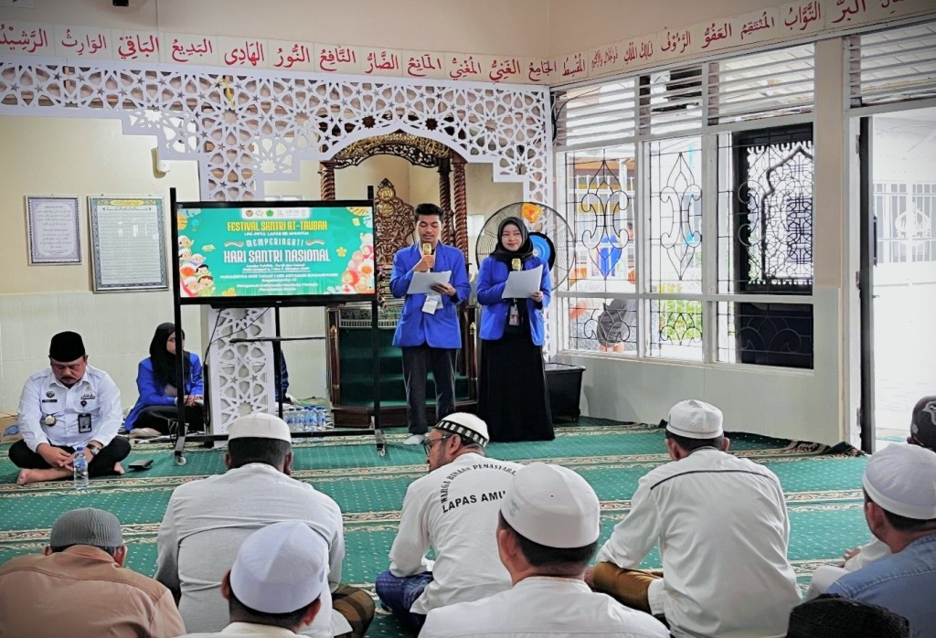 Para mahasiswa KKN saat bersiap memulai Lomba Islami Hari Santri.