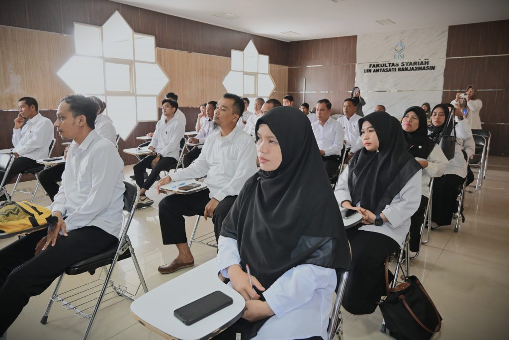 Para peserta saat menyimak instruksi cara mengikuti tes (Foto:Humas/Jamal Ripani)