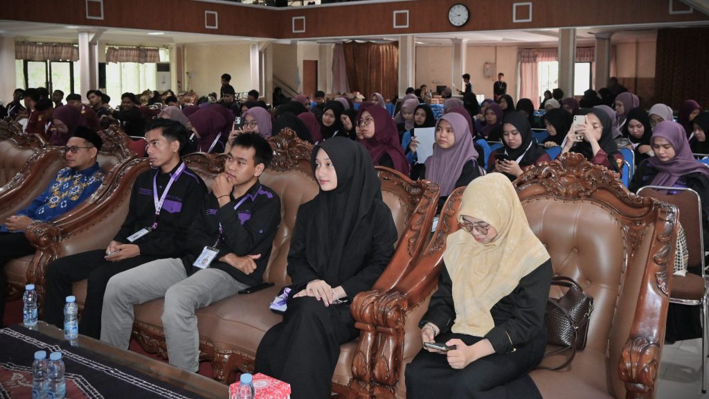 Para tamu undangan saat mengikuti pembukaan (Foto:Humas/Jamal Ripani)