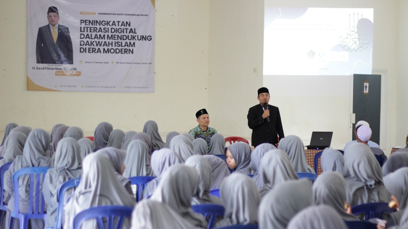 Penyampaian materi oleh Dr. Muhammad Rifqi Fachrian, M.Pd.