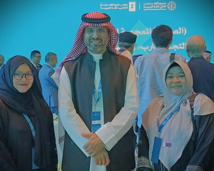 Perwakilan Indonesia saat berfoto bersama pejabat Kerajaan Arab Saudi.