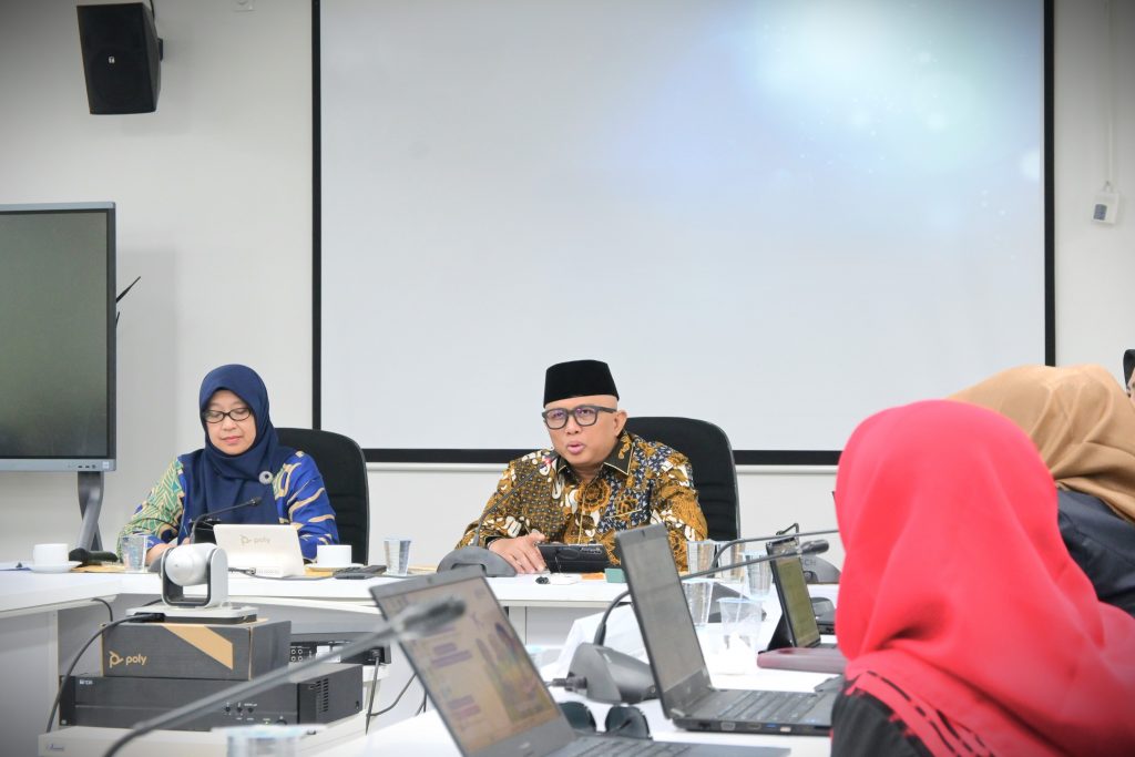 Prof. Dr. M. Arskal Salim GP saat memaparkan materi (Foto:Humas)