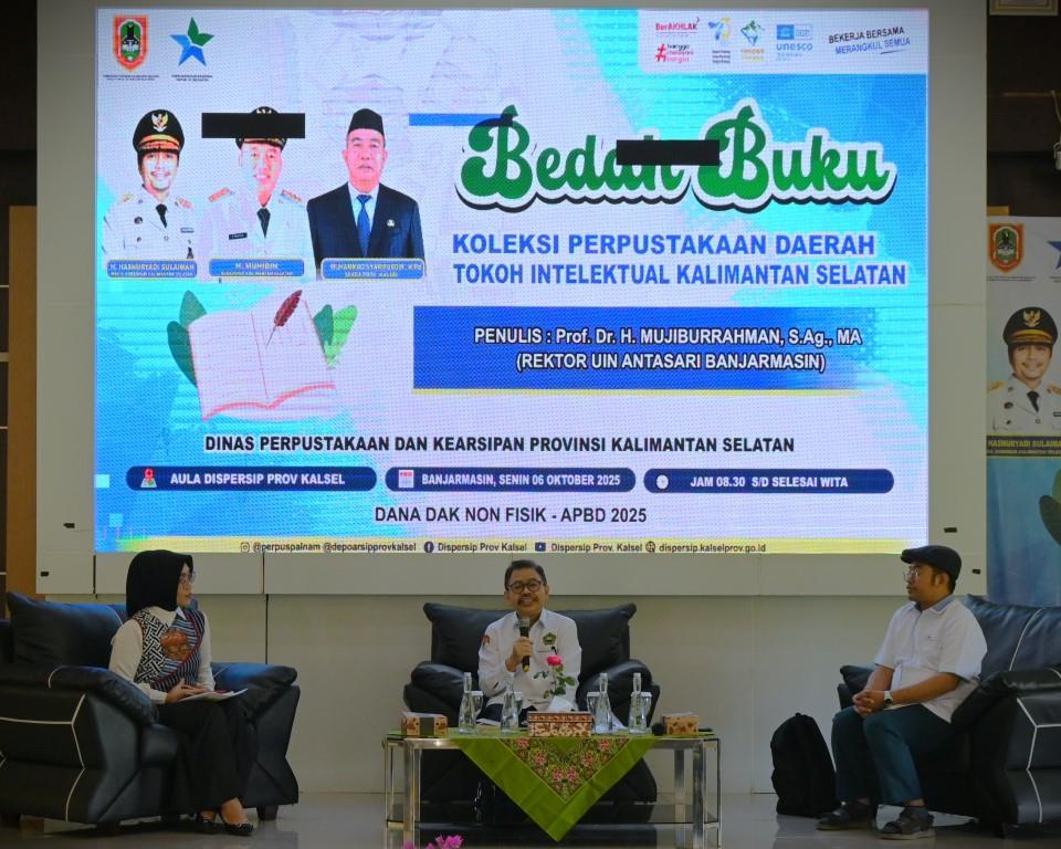 Rektor UIN Antasari saat menjadi narasumber di acara Dispersip Kalsel (Foto:Humas/Jamal Ripani)