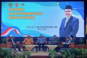 Rektor saat dipersilakan moderator untuk berbicara (Foto:Istimewa) Rektor saat dipersilakan moderator untuk berbicara (Foto:Istimewa)