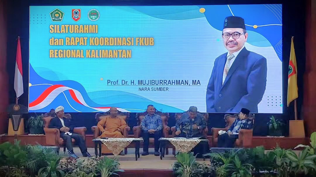 Rektor saat dipersilakan moderator untuk berbicara (Foto:Istimewa)