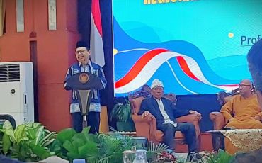 Rektor saat memaparkan materinya (Foto:Istimewa)