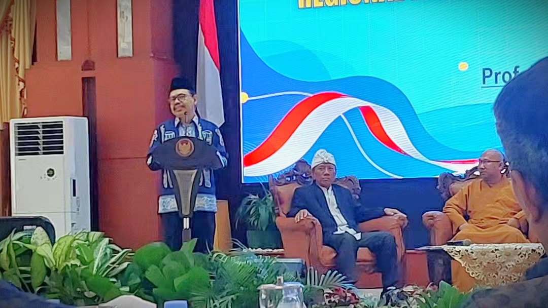 Rektor saat memaparkan materinya (Foto:Istimewa)