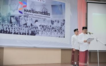 Rektor saat membacakan amanat Menag RI (Foto:Humas/Jamal Ripani)