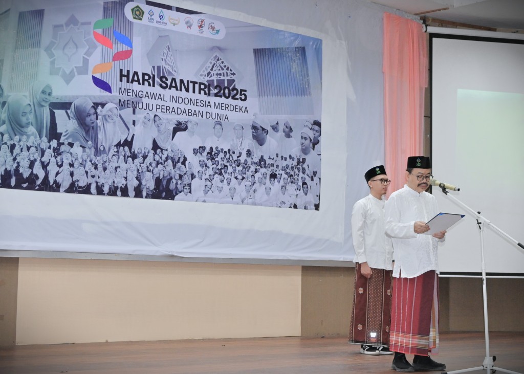 Rektor saat membacakan amanat Menag RI (Foto:Humas/Jamal Ripani)