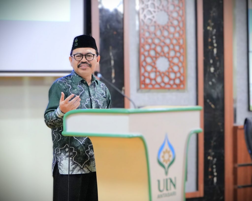 Rektor saat memberikan sambutan perpisahan (Foto:Humas/Rudy Hermawan)
