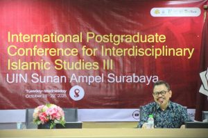 Rektor saat menjadi pembicara di IPCIIS 2025 (Foto:Humas) Rektor saat menjadi pembicara di IPCIIS 2025 (Foto:Humas)