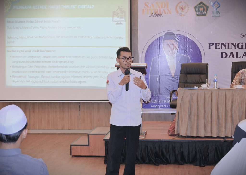 Rizal Maulana, M.Pd. saat menyampaikan materi (Foto:Humas/Jamal Ripani)