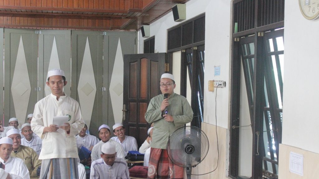 Santri Pondok Pesantren Usluhudin antusias mengikuti kegiatan.