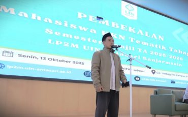 Sekretaris LP2M UIN Antasari Dr. Muhammad Rusydi, M.Ag. saat membuka acara (Foto:Humas/Haitami)