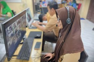 Siswi MAN 1 saat antusias berdialog dengan pelajar dari Sumatra Barat (Foto:Humas MAN 1)